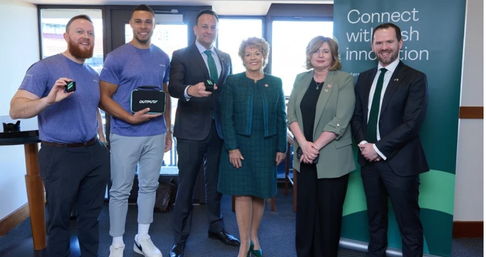 Outputs sports team with an Taoiseach Leo Varadkar